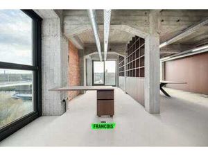 Bureau à vendre dans un emplacement central à Kerkhove !