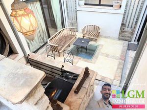 Aigues-Mortes - Immeuble d'une surface totale de 300 m² comprenant une habitation de 160 m