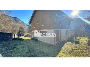 SPACIEUSE MAISON INDIVIDUELLE avec GRAND TERRAIN