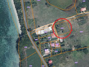 Rare ! Terrain constructible à 100 m de la plage - Grand-Bourg