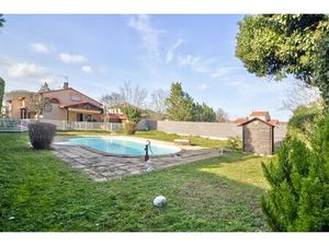 Maison T6 160m2 jardin  carport  piscine