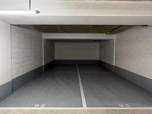 Parking double place