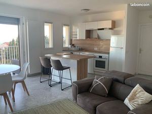 2 pièces 52 m2 dernier étage  belle vue mer + piscine