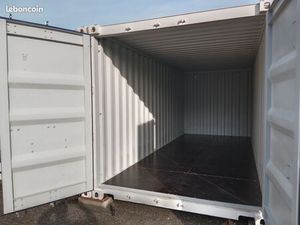 Grand box de stockage 33m3 en location / Garde meuble sécurisé à Lanvollon