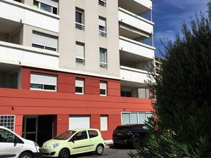 T2 34 m2 terrasse et garage saint just