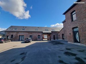 T2 récent avec parking dans corps de ferme