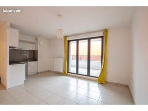 T3 avec balcon et parking à Bordeaux