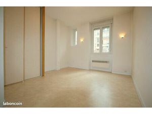 Particulier joli studio 25m2  très bon état  467HC+37CH=504CC prox ctre