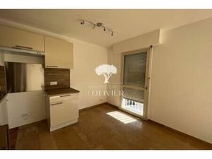 Location appartement 3 pièces 69 m² à Apt (84400)