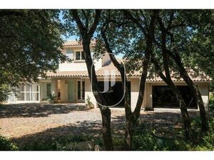 Villa située dans un cadre exceptionnel à vendre à 5km d'Uzès