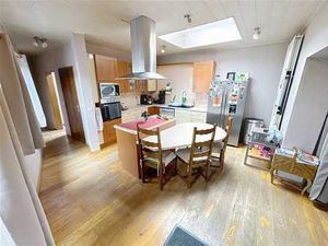 Maison calme avec espace commercial/atelier  2 chambres et d