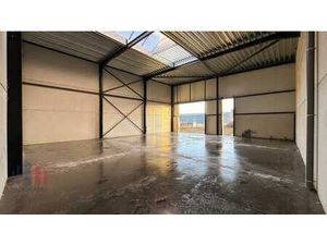 Nouvelle construction d'un local commercial de 202 m² à Z...