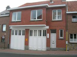 Immeuble avec un dépôt au rdch et un appart. à l'étage