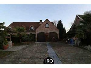 Villa familiale lumineuse avec feu ouvert et double garage –