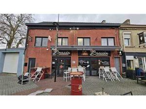 Commerce + appartement dans le centre de Quiévrain