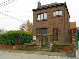 Maison non-attenante située dans un quartier campagnard :