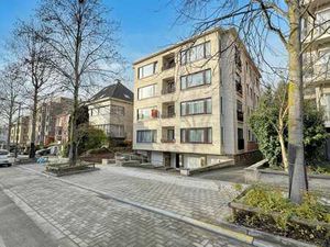 APPARTEMENT 1 CH AVEC GARAGE ET CAVE