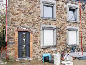 A SAISIR ! Maison à rénover avec 2 chambres et jardin