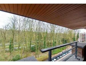 Splendide penthouse au coeur d'un jardin privé