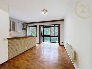 APPARTEMENT 1 CHM + BUREAU