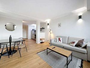 Appartement entièrement meublé au Châtelain - Libre immédia…