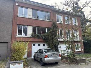 Propriété d'investissement avec 2 appartements et garage
