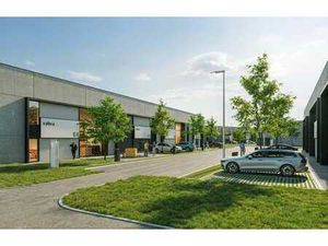 Bâtiment professionnel flambant neuf près de l’E40