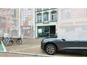 Ruime handelsruimte gelegen op de Markt van Eeklo!