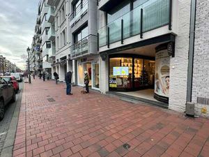 Bien situé rez-de-chaussée commercial situé sur l'avenue Li