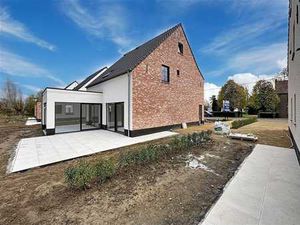 NOUVEL IMMEUBLE AVEC 3 CHAMBRES ET JARDIN À DEFTINGE