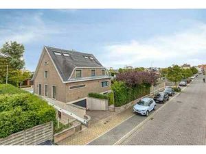 Karaktervolle gerenoveerde villa nabij Spuikom te koop