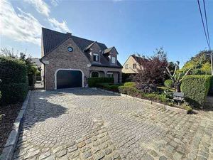 Villa magnifiquement rénovée avec 4 chambres  garage et pisc