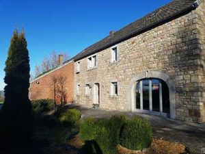 Belle maison en moellons dans un endroit très calme