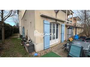 Appartement récent avec exterieur et stationnement sécurisé