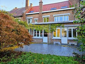 Demeure Bourgeoise de 1951 : Un écrin de verdure de 1770 m² au cœur de Somain