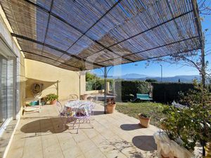 Villa de plain-pied avec vue à vendre à Nyons