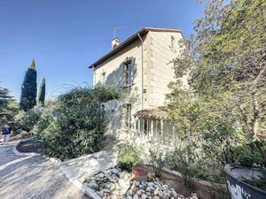 Maison À Vendre 241 m²  5 chambres  Terrain 2400 m²  Villeneuve-Les-Avignon