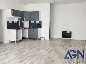 À VENDRE : APPARTEMENT 2 PIÈCES DE 55 74M² AVEC COUR À BÉZI