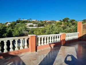 Deux pièces vide de 55m² avec terrasse de 45m² et parking  dans une copropriété