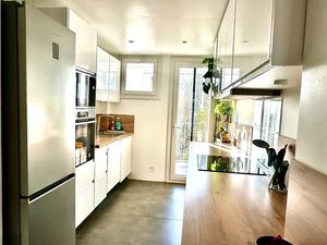 Marseille 8ème  Marseilleveyre  T4 de 70m2 avec Balcon  cave et place de parking privative