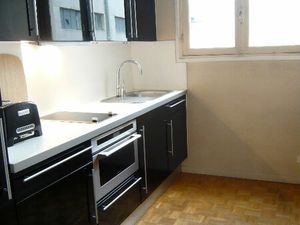 PARIS 20 - RUE DES PYRENEES - 3 Pièces - 56m²