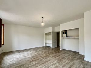 A Sainte Livrade sur Lot  appartement complètement rénové (vide de toute location) avec de