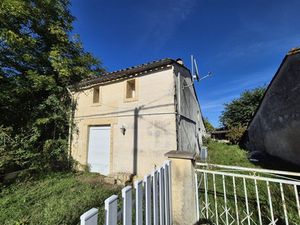 Maison en pierre de 74 m2  à rénover  avec jardin et dépenda