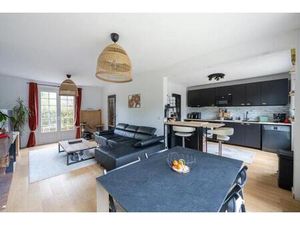 Maison de 5 pièces de 102 m² située à Crespières