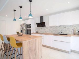 T4 SUD OUEST DERNIER ETAGE 8M2 DE BALCONS PARKING