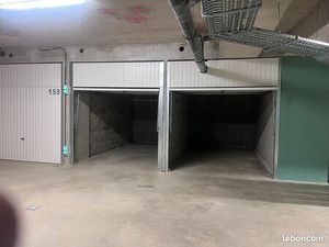 Garage fermé à louer