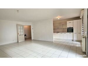 T3 avec terrasse et stationnement proximité centre ville