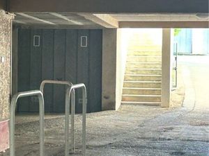 Loue box garage fermé en rdc immeuble