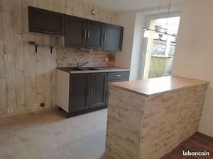 Loue F2 avec terrasse et jardinet