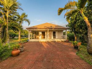 Maison familiale avec grande varangue et jardin arboré - Le Tampon